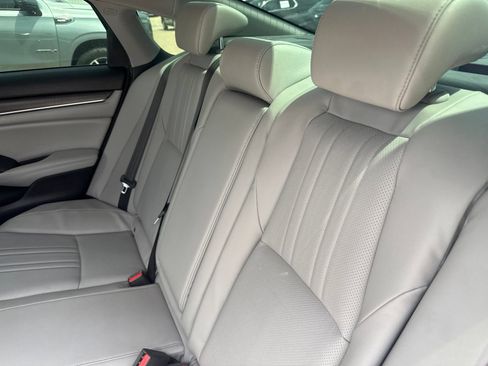 Used 2018 Honda Accord Touring image 9