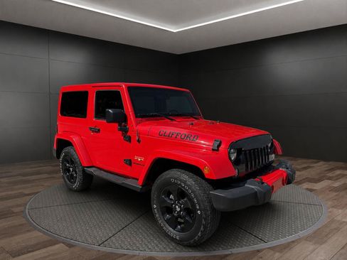 Used 2016 Jeep Wrangler Sahara w/ Connectivity Group AWD/4WD image 2