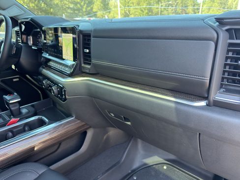 Used 2025 Chevrolet Silverado 1500 RST AWD/4WD image 22
