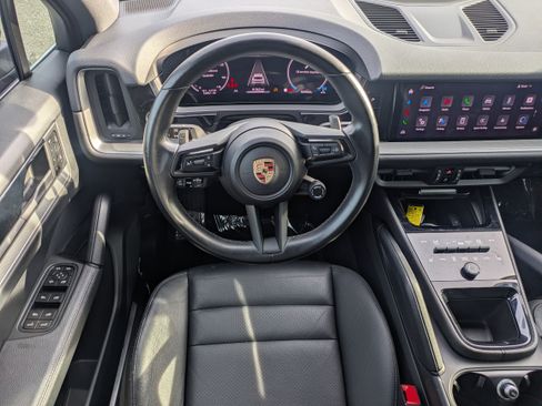 Used 2024 Porsche Cayenne AWD/4WD image 15