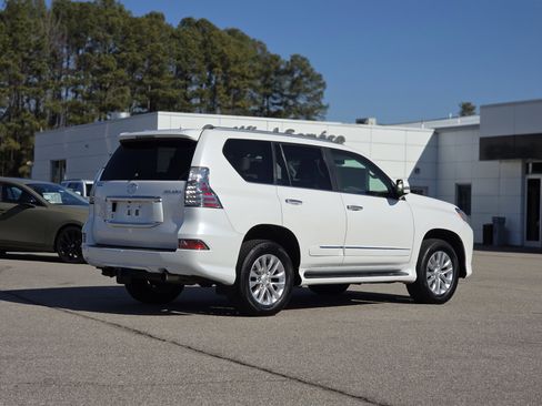 Used 2015 Lexus GX 460 image 7