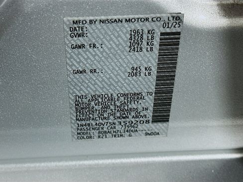 Used 2025 Nissan Altima 2.5 SV FWD image 12