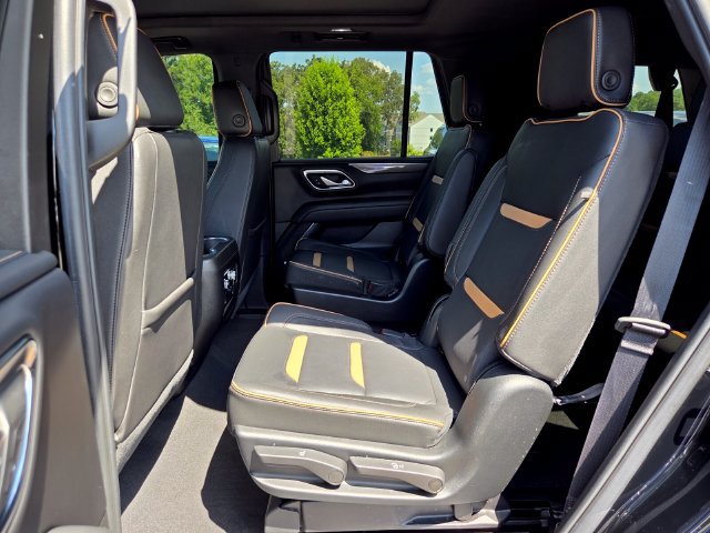Used 2023 GMC Yukon AT4 w/ Technology Package AWD/4WD image 13