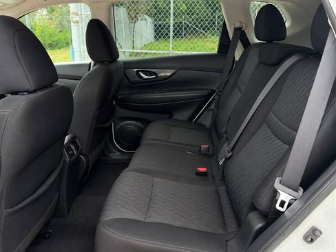 Used 2017 Nissan Rogue SV FWD image 11