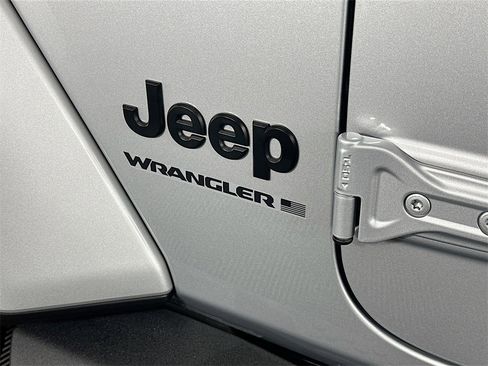 Used 2023 Jeep Wrangler Altitude image 28