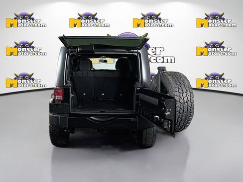 Used 2016 Jeep Wrangler Unlimited Sahara w/ Connectivity Group AWD/4WD image 25