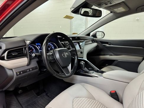 Used 2020 Toyota Camry SE w/ Convenience Package image 12
