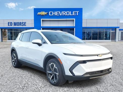 New 2026 Chevrolet Equinox EV LT AWD/4WD image 2