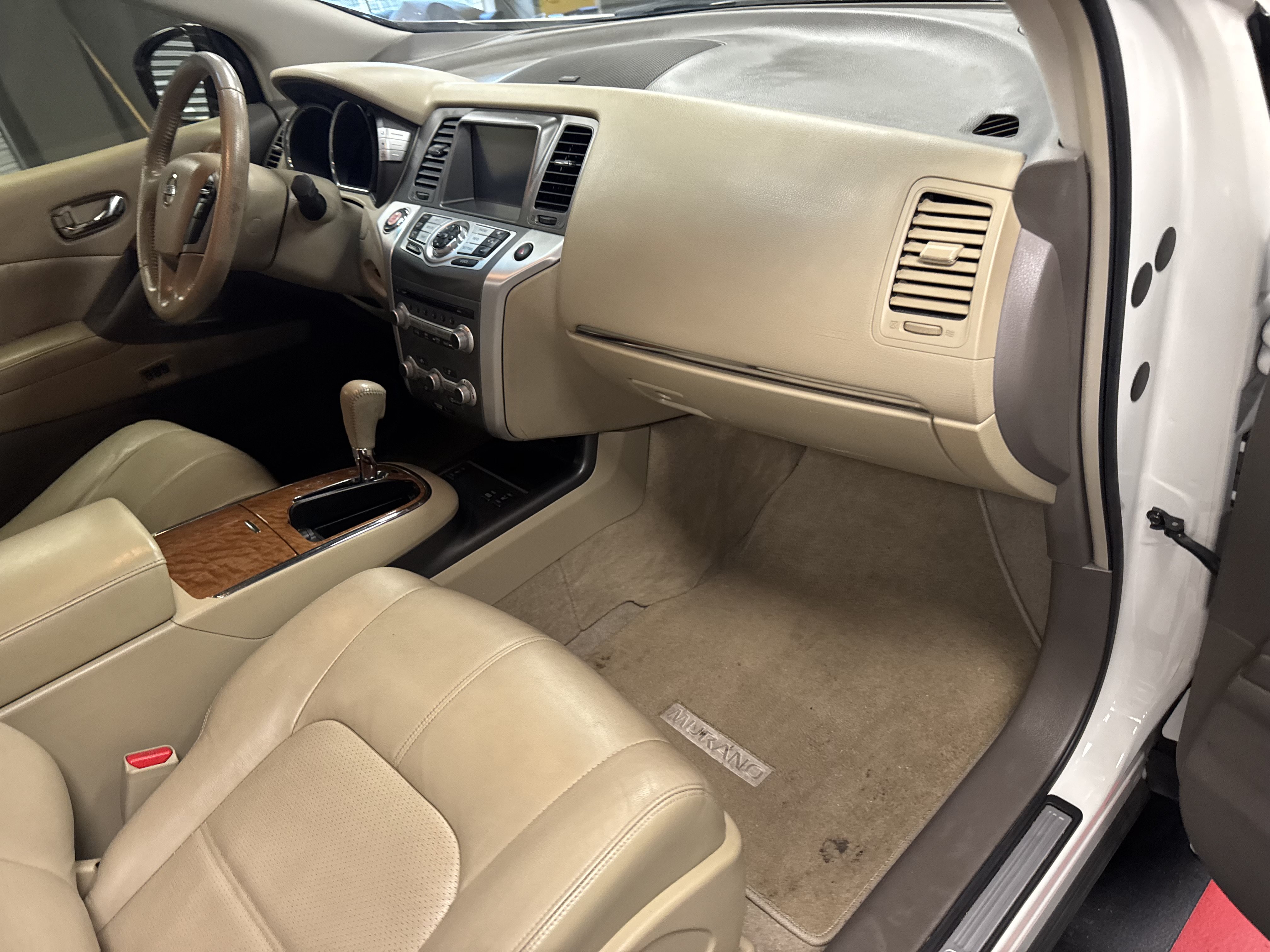 Used 2014 Nissan Murano LE w/ Platinum Edition Package AWD/4WD image 17