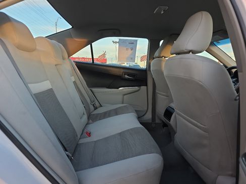 Used 2013 Toyota Camry LE image 21