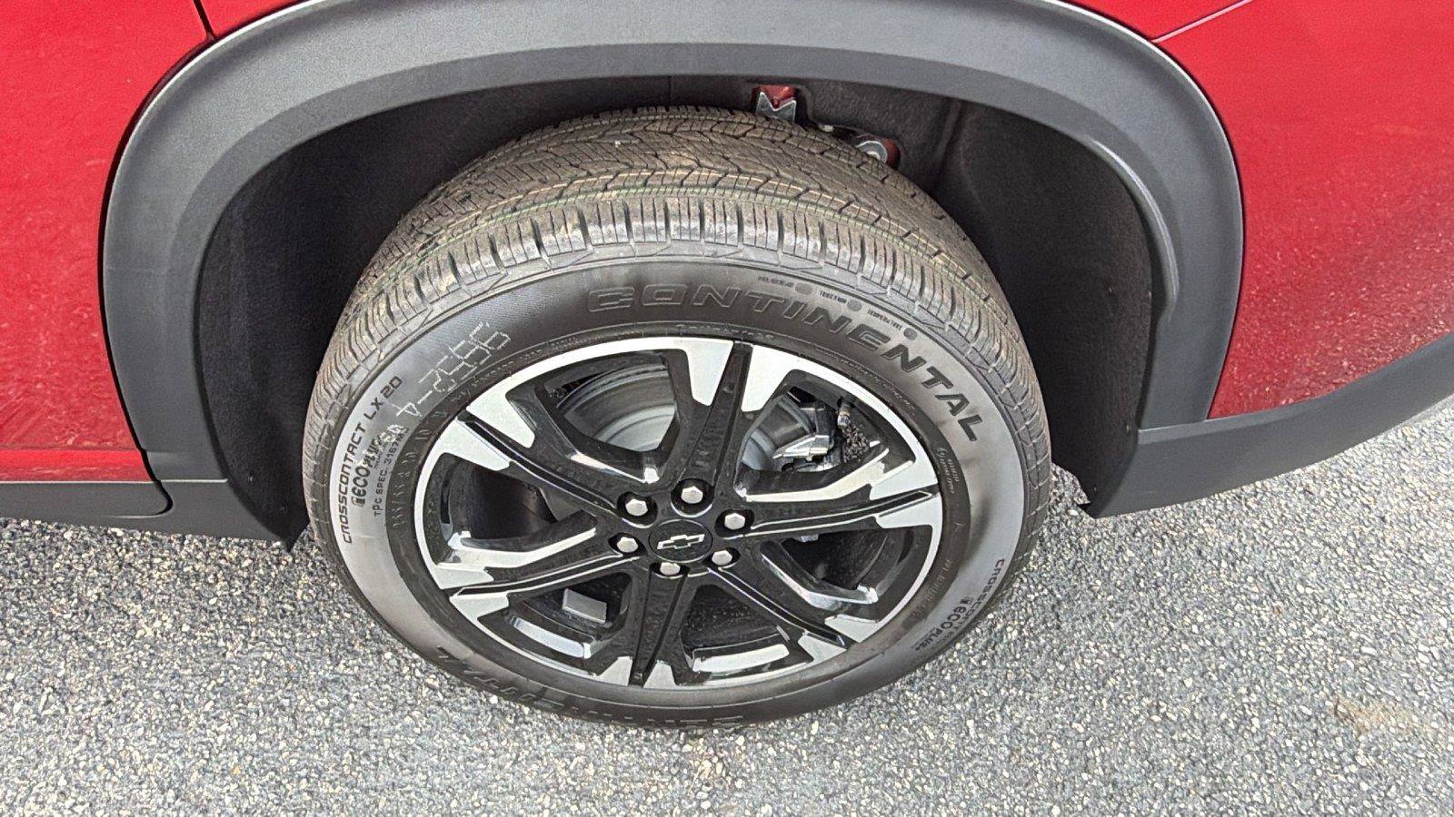 New 2027 Chevrolet Traverse LT w/ Sun and Wheel Package FWD image 13