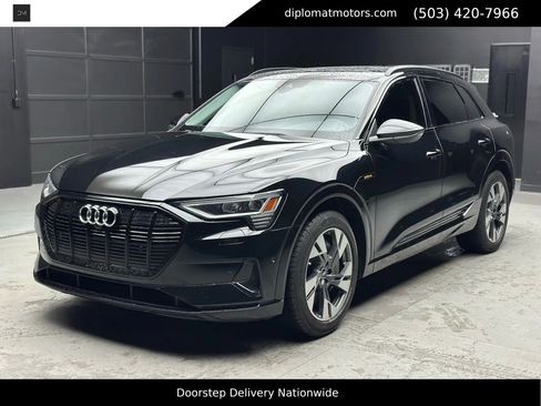 Used 2021 Audi e-tron Premium w/ Convenience Plus Package image 1