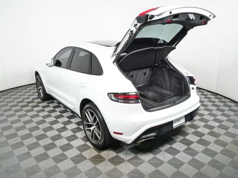 Used 2023 Porsche Macan AWD/4WD image 36