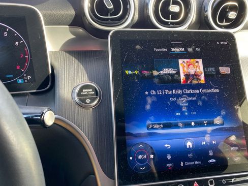 Used 2025 Mercedes-Benz GLC 300 4MATIC image 20