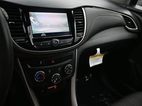 Used 2022 Chevrolet Trax LT w/ LT Convenience Package AWD/4WD image 12