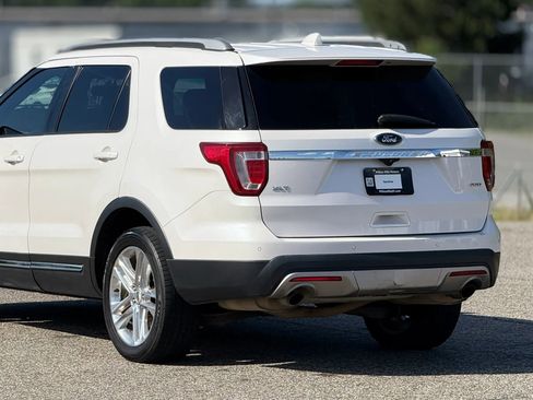 Used 2017 Ford Explorer XLT w/ Equipment Group 202A AWD/4WD image 16