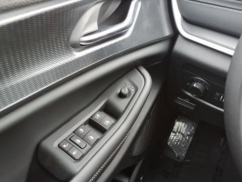 New 2025 Jeep Grand Cherokee Altitude image 15