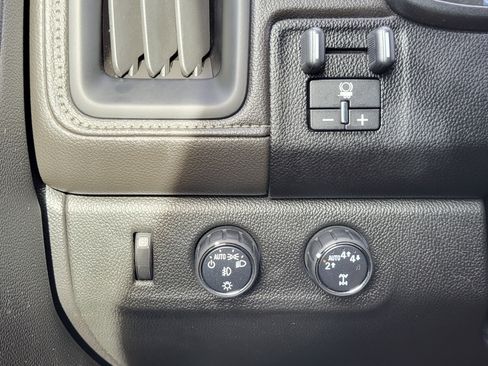 Used 2018 GMC Canyon Denali image 20