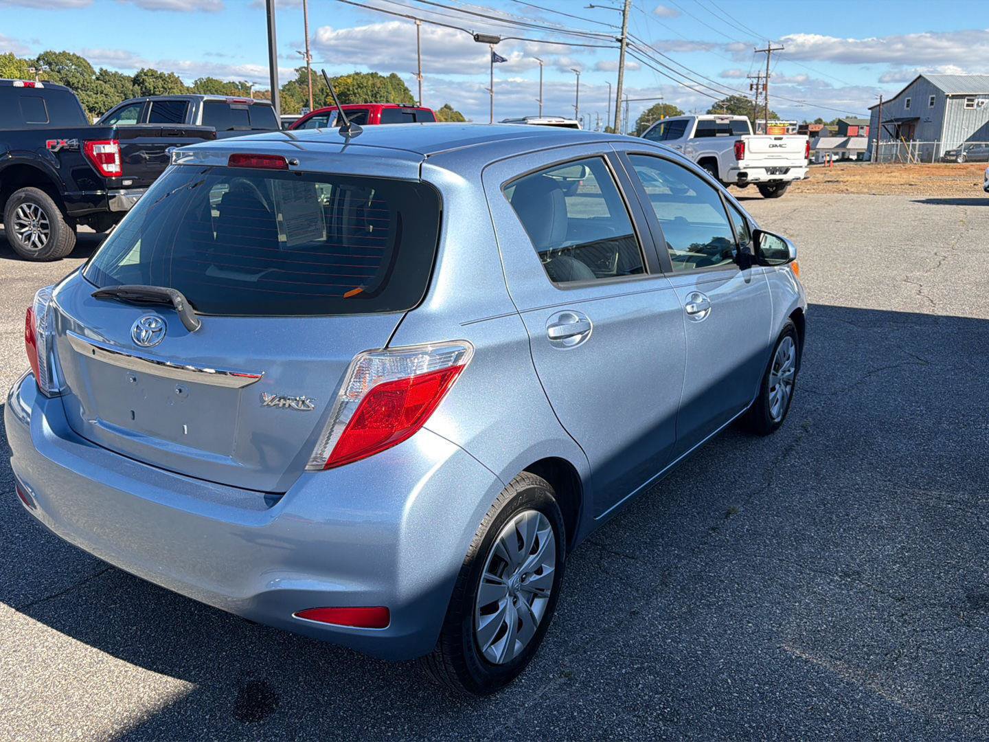 Used 2012 Toyota Yaris L FWD image 15
