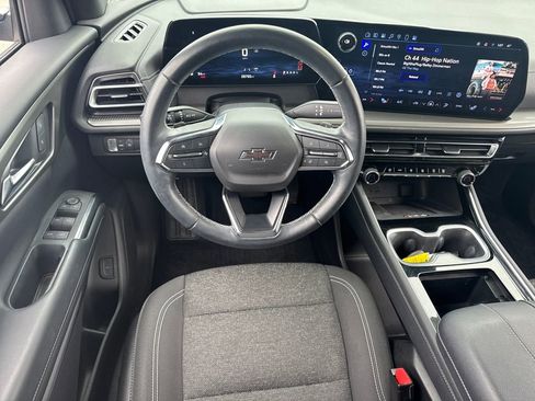 Used 2024 Chevrolet Traverse LT w/ Midnight/Sport Edition image 17