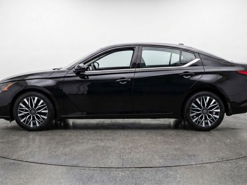 Used 2025 Nissan Altima 2.5 SV FWD image 5
