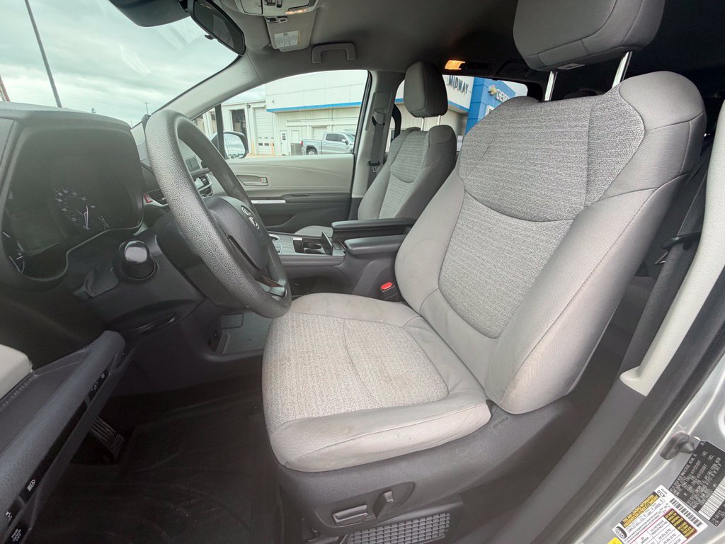 Used 2022 Toyota Sienna LE AWD/4WD image 11