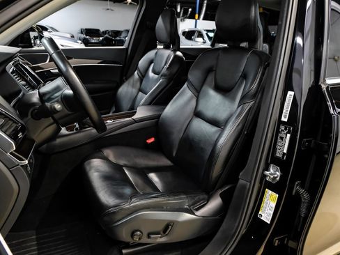 Used 2017 Volvo XC90 T6 Momentum w/ Vision Package image 35