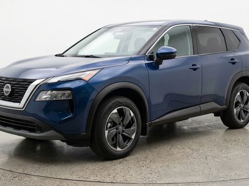 Used 2025 Nissan Rogue SV image 3