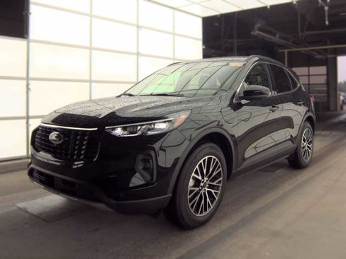 Used 2026 Ford Escape SE w/ PHEV Premium Package FWD image 3