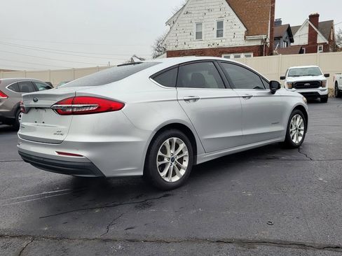 Certified 2019 Ford Fusion SE image 3