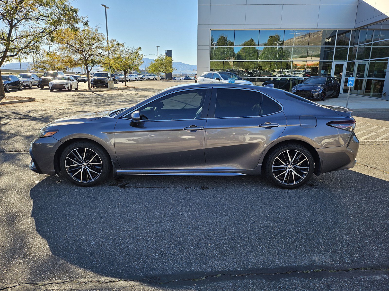 Used 2021 Toyota Camry SE w/ Cold Weather Package AWD/4WD image 9