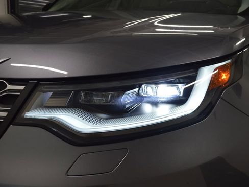 Certified 2025 Land Rover Discovery S AWD/4WD image 9