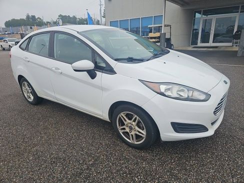 Used 2019 Ford Fiesta SE image 1