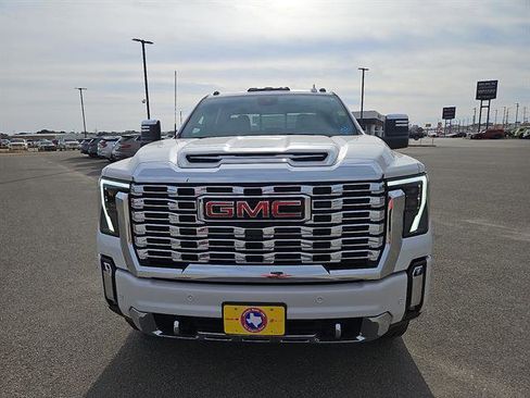 Used 2025 GMC Sierra 3500 Denali w/ Denali Reserve Package image 8