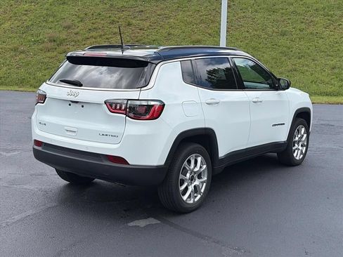 Used 2025 Jeep Compass Limited AWD/4WD image 4