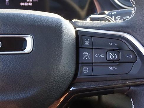 Certified 2023 Jeep Grand Cherokee Laredo w/ Luxury Tech Group I AWD/4WD image 32