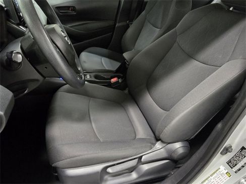 Used 2022 Toyota Corolla LE image 19