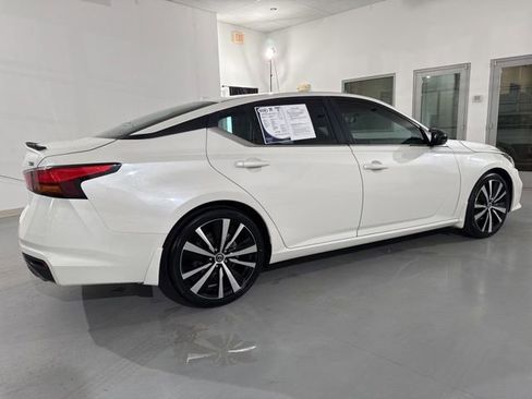 Used 2019 Nissan Altima 2.5 SR w/ SR Premium Package image 16