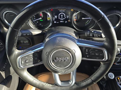 Used 2022 Jeep Wrangler Unlimited Sahara w/ Cold Weather Group AWD/4WD image 8
