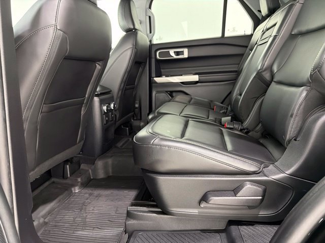 Used 2021 Ford Explorer XLT w/ Equipment Group 202A AWD/4WD image 17