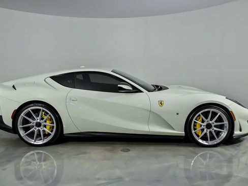 Used 2018 Ferrari 812 Superfast RWD image 14