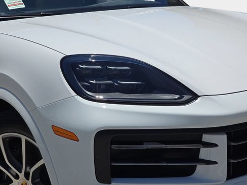Used 2024 Porsche Cayenne AWD/4WD image 35
