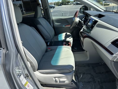 Used 2013 Toyota Sienna Limited w/ Premium Pkg AWD/4WD image 35