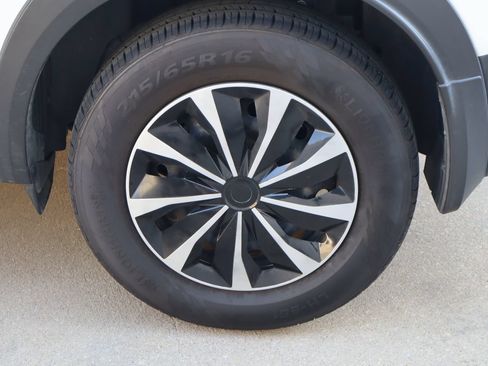 Used 2025 Nissan Kicks S AWD/4WD image 26