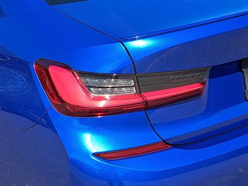 Used 2022 BMW 330i Sedan w/ M Sport Package RWD image 33