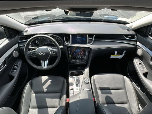 New 2025 INFINITI QX50 Luxe image 11