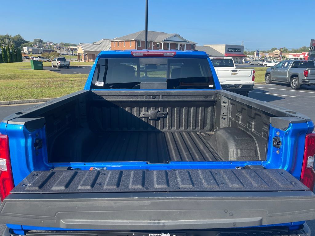 Used 2025 Chevrolet Silverado 1500 RST AWD/4WD image 10