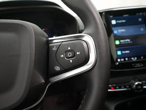 Used 2025 Volvo XC40 B5 Core image 19