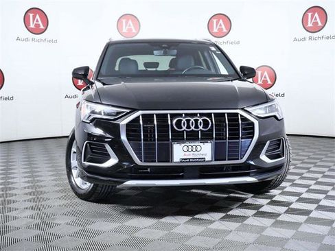 Used 2024 Audi Q3 2.0T Premium w/ Convenience Package image 3