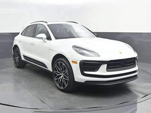 New 2026 Porsche Macan AWD/4WD image 9